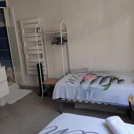 Des Arenes, Deux Chambres Avec Patio, Patangarles.