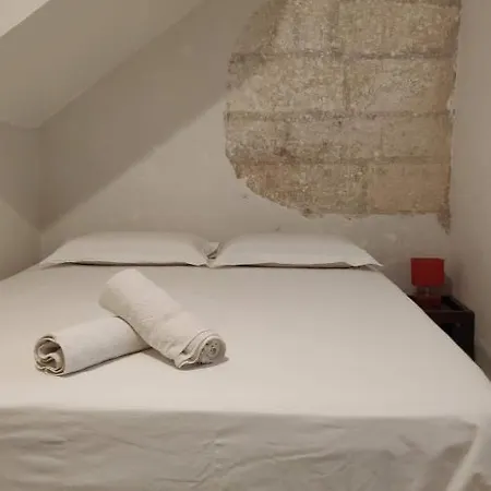 Des Arenes, Deux Chambres Avec Patio, Patangarles. *