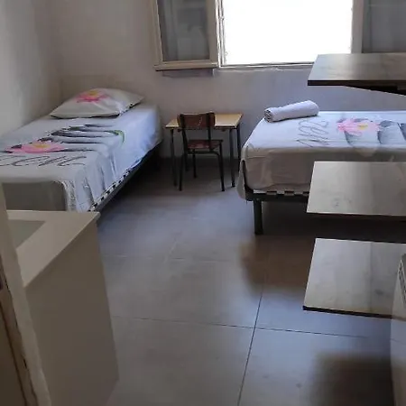 Des Arenes, Deux Chambres Avec Patio, Patangarles. *