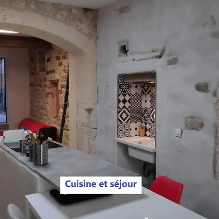 Appartement Des Arènes, Deux Chambres Avec Patio, Patangarles. *
