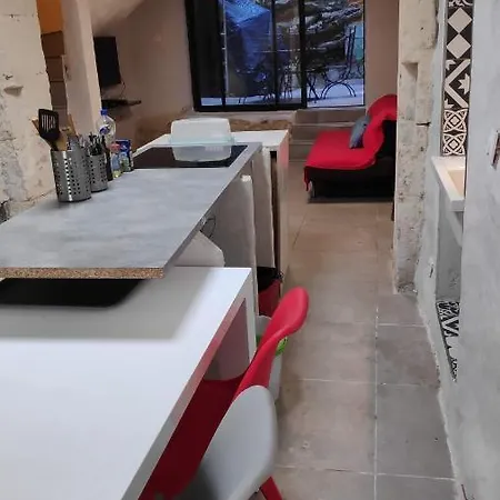 Apartment Des Arenes, Deux Chambres Avec Patio, Patangarles. Arles